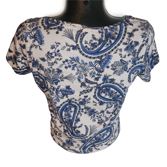 H&M Blue and White Floral Paisley Cropped Short Sleeve Top - Picture 5 of 5
